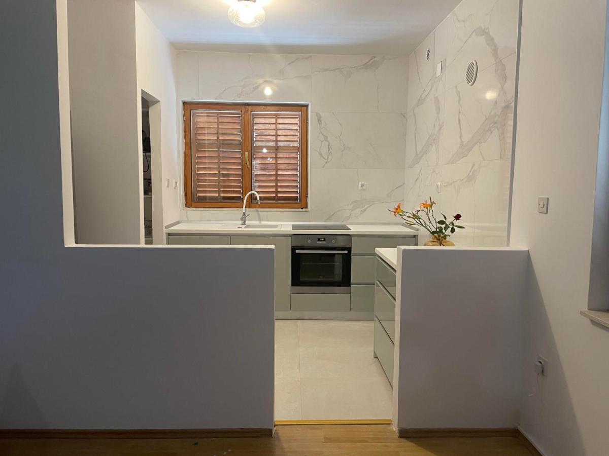 Six Bedroom Holiday Home Matea Ploce  Exterior foto